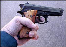 Limpwristing Handguns 004.JPG