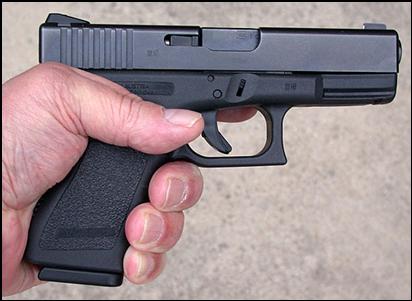 Glock17vs19hand 005.JPG